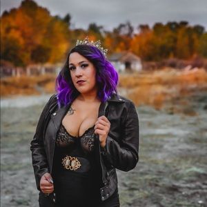 Meet your Posher, Aviana